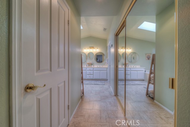 Image 32 of 75 For 25220 Corte Sur