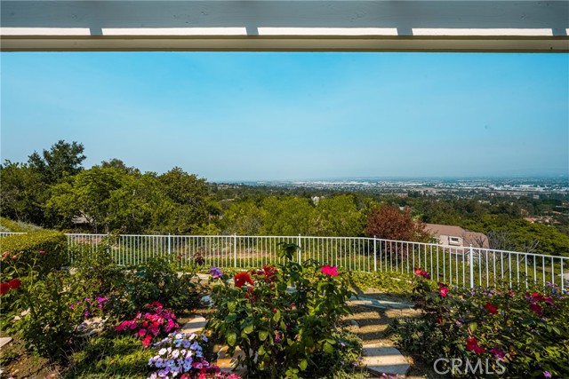580 S Londerry Ln, Anaheim Hills CA: https://media.crmls.org/medias/6d91c243-cd8e-487e-926a-26f0c82c09fa.jpg