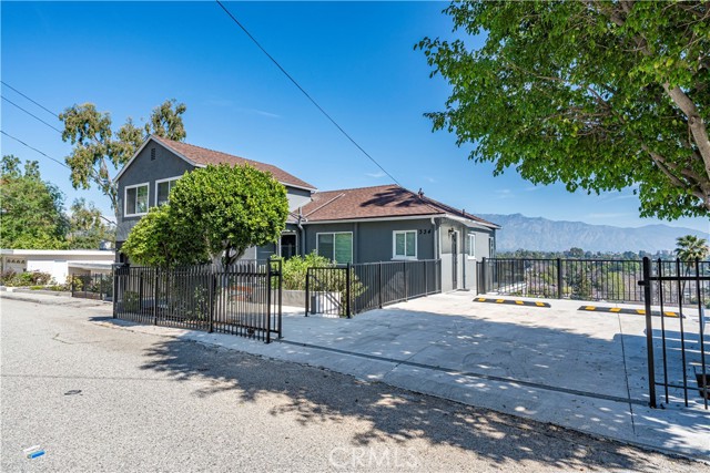 Detail Gallery Image 2 of 56 For 334 Anita Dr, Pasadena,  CA 91105 - 6 Beds | 5 Baths