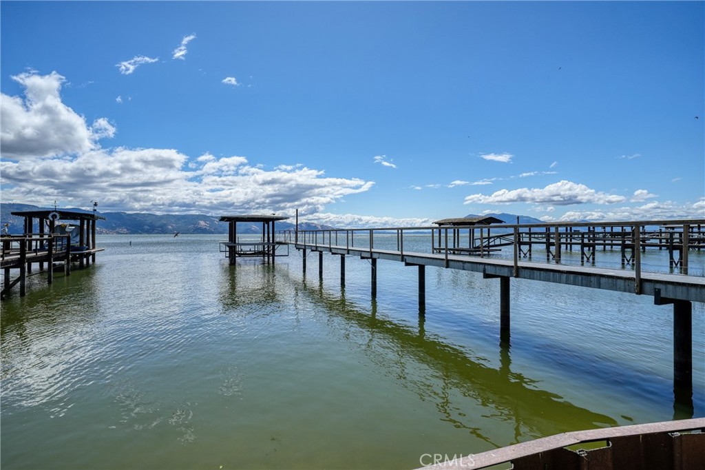 https://media.crmls.org/medias/6d946769-84af-441c-a7e5-5f884474463f.jpg?preset=X-Large