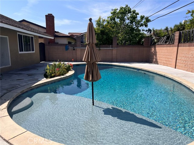 Detail Gallery Image 2 of 8 For 2247 E Oshkosh Ave, Anaheim,  CA 92806 - 3 Beds | 2 Baths