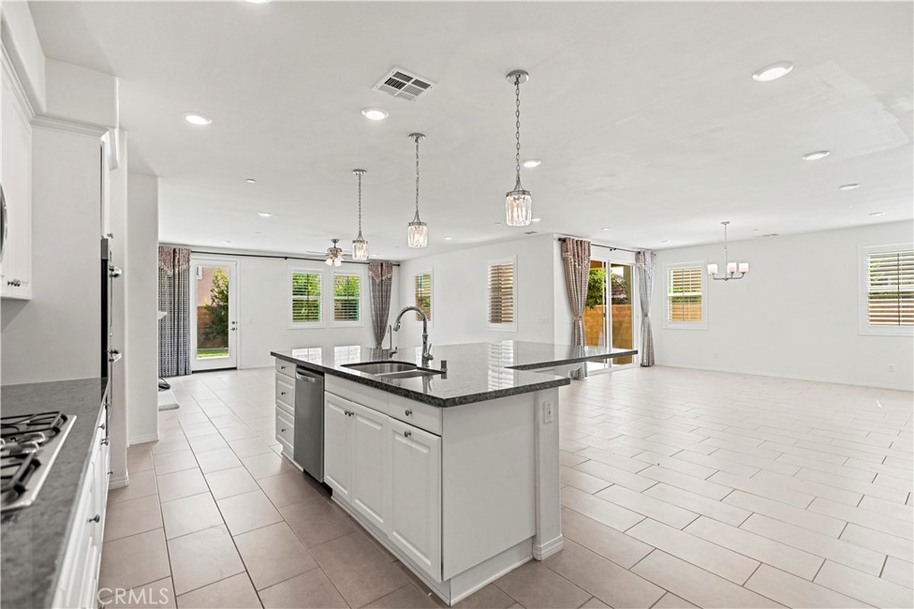 MLS #WS25243385 image #14