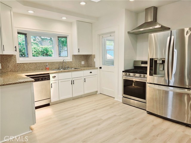 910 Victoria Avenue, Venice CA: https://media.crmls.org/medias/6d962c5c-70a8-4497-ad0d-e71993586789.jpg
