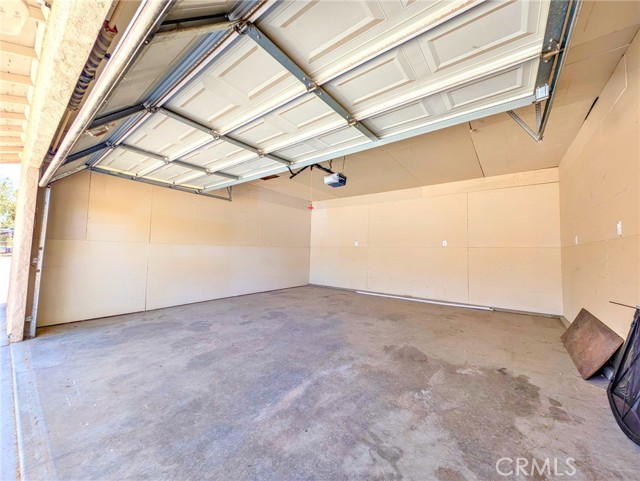 10784 Lincoln Avenue, Hesperia CA: https://media.crmls.org/medias/6d963b28-95dd-4206-94f6-cc69730dec13.jpg