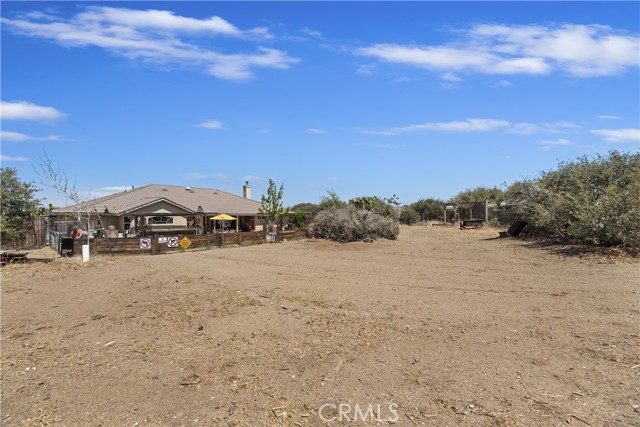 8328 Chateau Road, Phelan CA: https://media.crmls.org/medias/6d967862-529f-475d-a3ff-4c765b2b293d.jpg