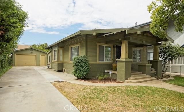 1121 Gladys Avenue, Long Beach CA: https://media.crmls.org/medias/6d97bcc0-66b9-4bfe-b514-813a13fbb591.jpg