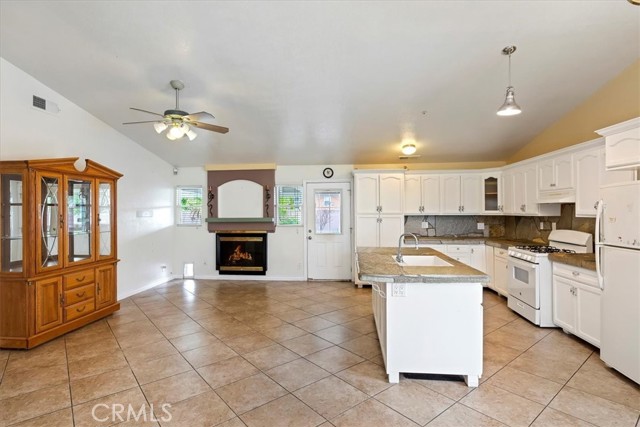 Detail Gallery Image 15 of 53 For 2701 W Windhaven Dr, Rialto,  CA 92377 - 4 Beds | 2 Baths