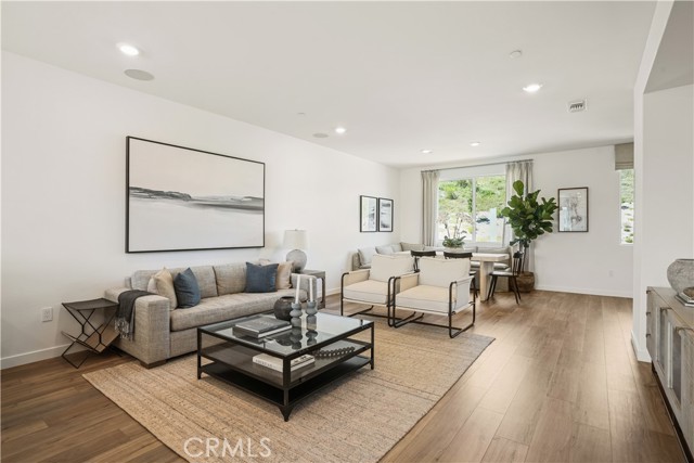 Detail Gallery Image 4 of 18 For 27306 Bear Creek Ln, Valencia,  CA 91381 - 3 Beds | 3/1 Baths