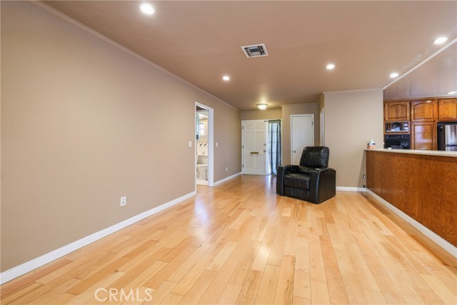 22440 Schoolcraft St., West Hills CA: https://media.crmls.org/medias/6d99ea78-4aea-413a-8a21-6c4d20206b24.jpg