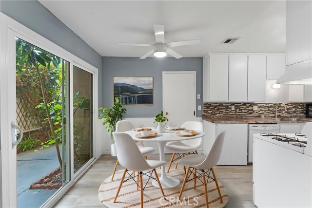 Detail Gallery Image 4 of 25 For 1317 via Santiago #C,  Corona,  CA 92882 - 2 Beds | 1/1 Baths