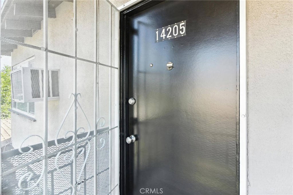 https://media.crmls.org/medias/6d9a19df-e6b5-4bfd-81f7-0227df4606f4.jpg?preset=X-Large