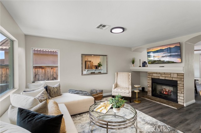 Detail Gallery Image 8 of 22 For 26425 Silverado Ct, Moreno Valley,  CA 92555 - 4 Beds | 2 Baths