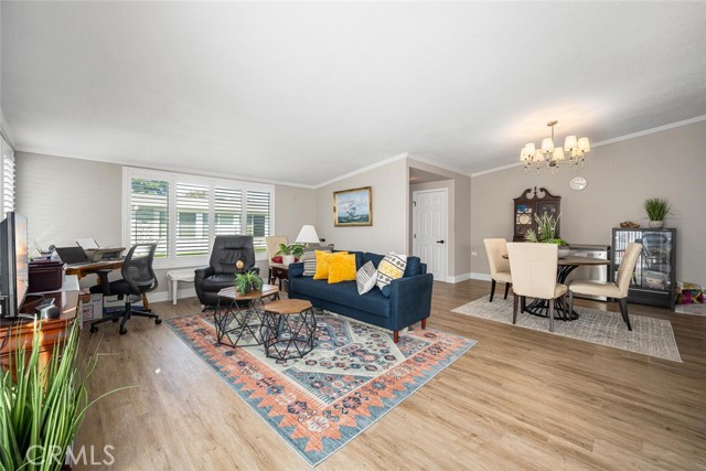 13781 Alderwood Lane, Seal Beach CA: https://media.crmls.org/medias/6d9d079e-a7d3-4a98-97e8-3c81c8989e56.jpg