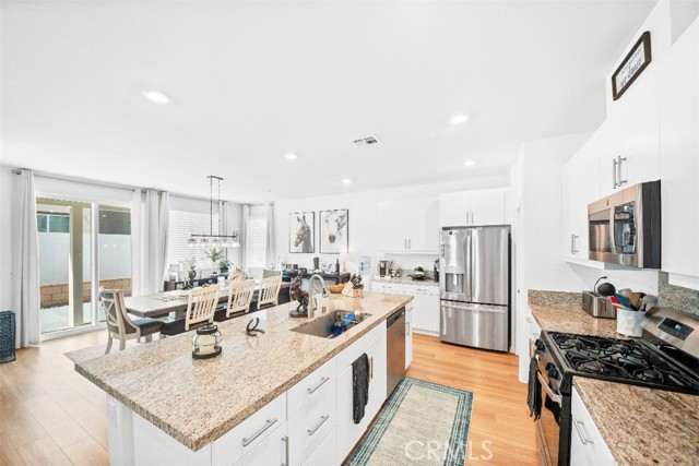 5066 Banjo Way, Hemet CA: https://media.crmls.org/medias/6d9e4b09-7986-479e-a090-d77e8fe3d1f3.jpg