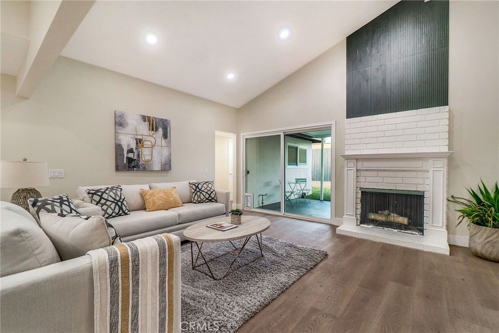 MLS #OC25260184 image #37