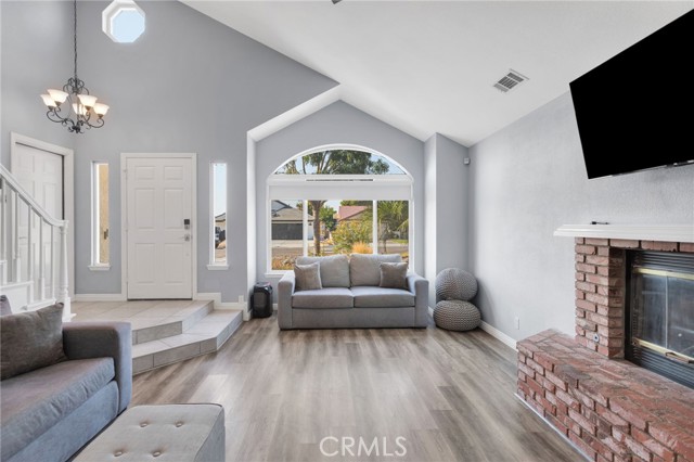 Detail Gallery Image 8 of 54 For 14374 Ironsides Ln, Helendale,  CA 92342 - 3 Beds | 3 Baths