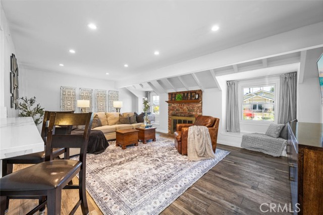 3272 Woodstock Road, Los Alamitos CA: https://media.crmls.org/medias/6d9f449c-f309-473f-9bfb-5e0d0840b9e5.jpg