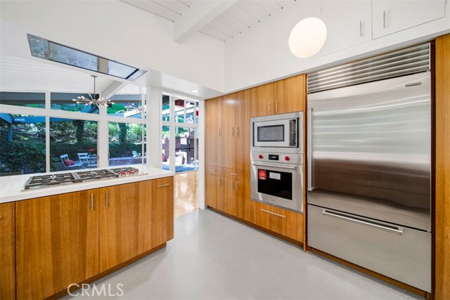 Detail Gallery Image 18 of 24 For 3307 Ledgewood, Los Angeles,  CA 90068 - 3 Beds | 2/1 Baths