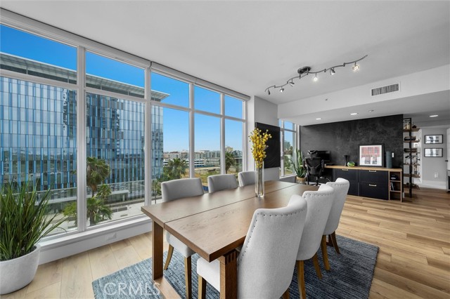 400 W Ocean Boulevard, Long Beach CA: https://media.crmls.org/medias/6da009e2-4ad4-49af-99fa-5cd76b674534.jpg