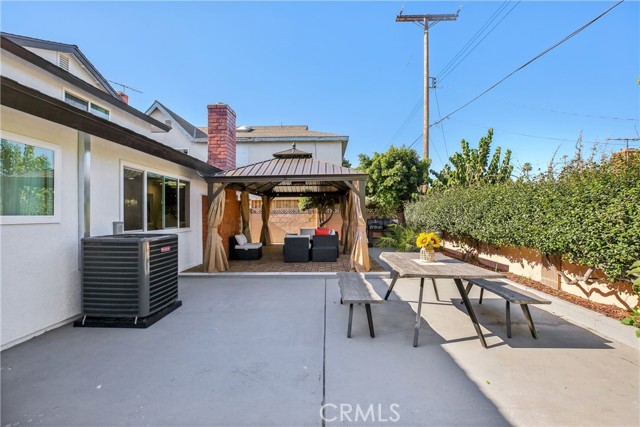 1533 W San Lorenzo Ave, Santa Ana CA: https://media.crmls.org/medias/6da05db0-4daf-4cda-8a8e-ae96356c5fb4.jpg