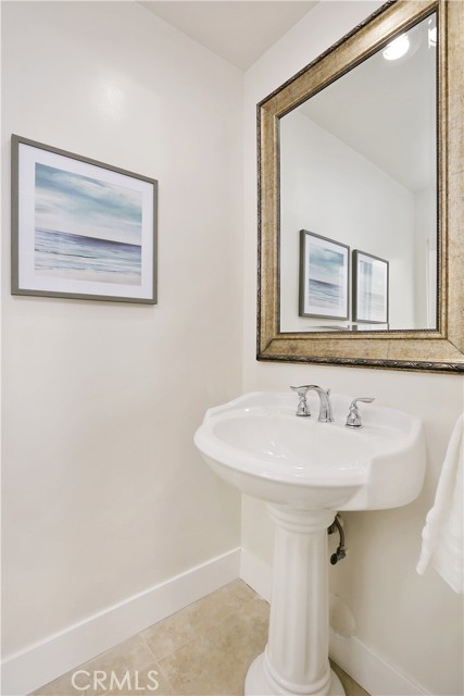 617 Iris Avenue, Corona del Mar CA: https://media.crmls.org/medias/6da0876b-2e90-4dfa-bd54-70544474e5bc.jpg