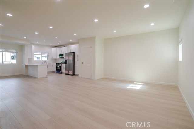 Detail Gallery Image 5 of 19 For 310 E Providencia Ave #108,  Burbank,  CA 91502 - 3 Beds | 2 Baths