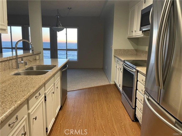 625 Esplanade, Redondo Beach CA: https://media.crmls.org/medias/6da0c049-fdc5-4a7b-a14c-027d5064c038.jpg