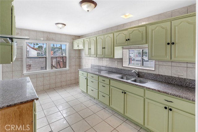1007 E Kay Street, Compton CA: https://media.crmls.org/medias/6da16188-f389-4da8-8a16-0f4c4f992478.jpg