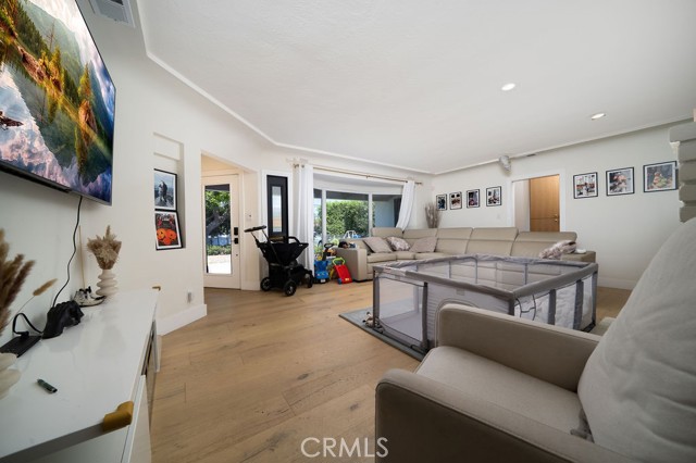 9808 Downey Avenue, Downey CA: https://media.crmls.org/medias/6da1f281-2e8c-4b10-a881-3c124aa2484c.jpg