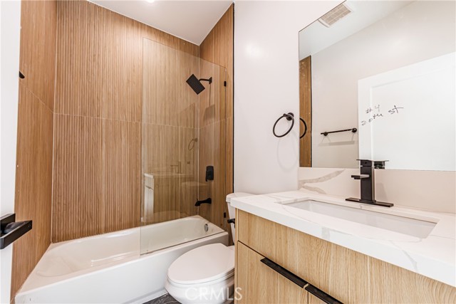 Detail Gallery Image 29 of 75 For 5209 W 20th, Los Angeles,  CA 90016 - – Beds | – Baths