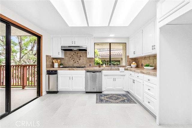 6222 Riviera Circle, Long Beach CA: https://media.crmls.org/medias/6da2a9f0-50f6-4836-a947-27b7a85a4b44.jpg