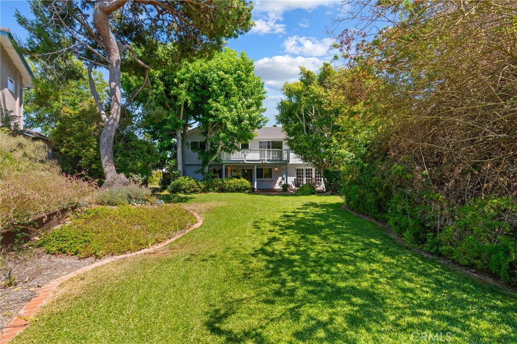 MLS #OC25155618 img 3