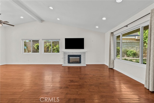 Detail Gallery Image 8 of 40 For 17050 Canvas, Canyon Country,  CA 91387 - 4 Beds | 2 Baths