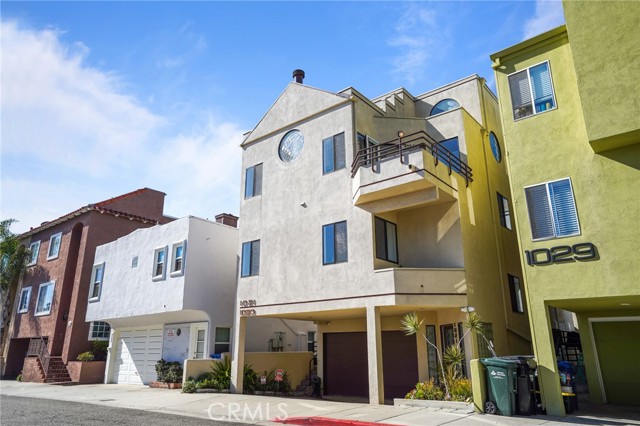 1021 Loma Drive, Hermosa Beach, California 90254, 2 Bedrooms Bedrooms, ,3 BathroomsBathrooms,Residential,Sold,Loma,PV22228638