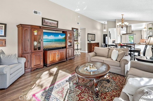 Detail Gallery Image 17 of 46 For 22948 Magnolia Glen, Valencia,  CA 91354 - 4 Beds | 2 Baths