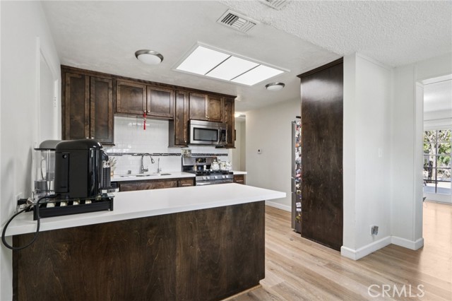 8040 Troost Avenue, North Hollywood CA: https://media.crmls.org/medias/6da3f31c-112d-4d57-ae80-099b2c64a798.jpg