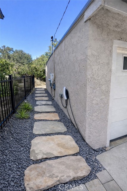 Detail Gallery Image 5 of 11 For 6541 Clear Springs, Simi Valley,  CA 93063 - 3 Beds | 2 Baths