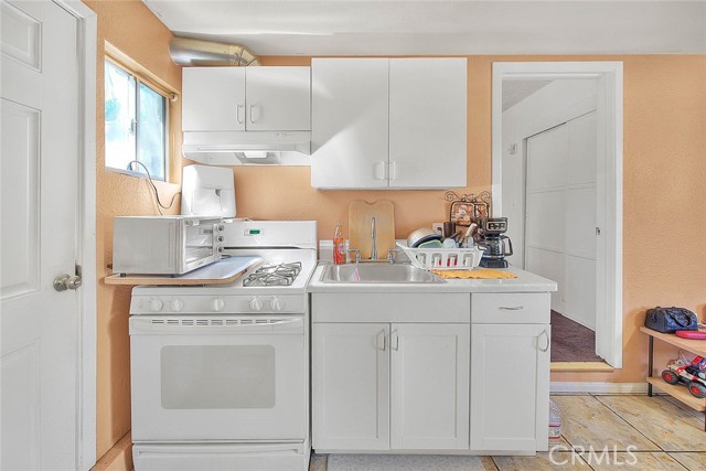 14104 Barrydale Street, La Puente CA: https://media.crmls.org/medias/6da56cf2-663b-4568-82f1-c7c40ba4c020.jpg