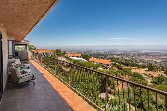 3300 Crownview Drive, Rancho Palos Verdes CA: https://media.crmls.org/medias/6da66d36-07b6-49f0-8910-d10e8d075fb4.jpg