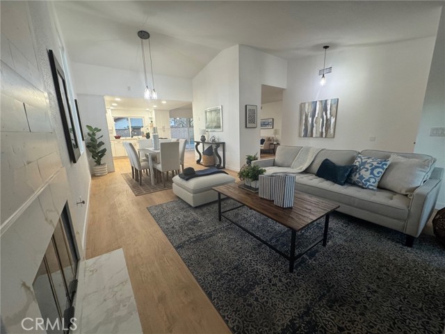 Detail Gallery Image 3 of 21 For 20559 Lisa Gail Dr, Saugus,  CA 91350 - 4 Beds | 2 Baths