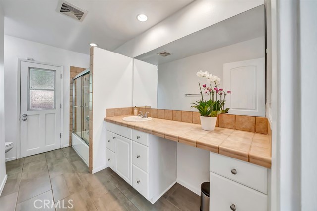 Detail Gallery Image 27 of 48 For 6136 Kentland, Woodland Hills,  CA 91367 - 4 Beds | 3 Baths