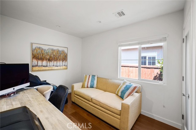 Detail Gallery Image 23 of 35 For 17642 Calvert St, Encino,  CA 91316 - 4 Beds | 2/1 Baths