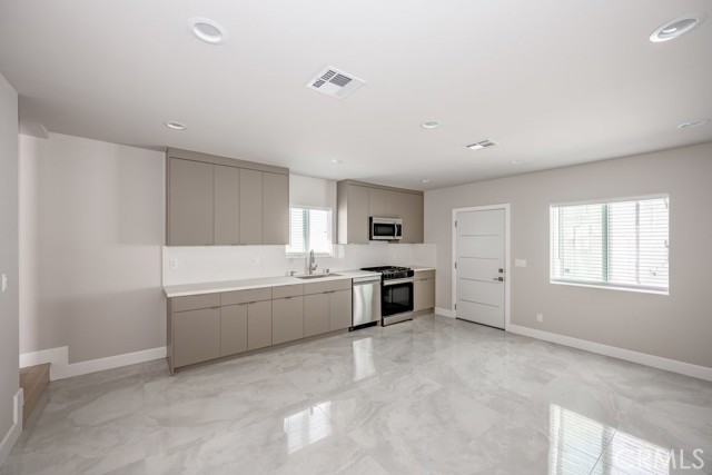 Detail Gallery Image 3 of 17 For 6148 Morella Ave, North Hollywood,  CA 91606 - 2 Beds | 2 Baths