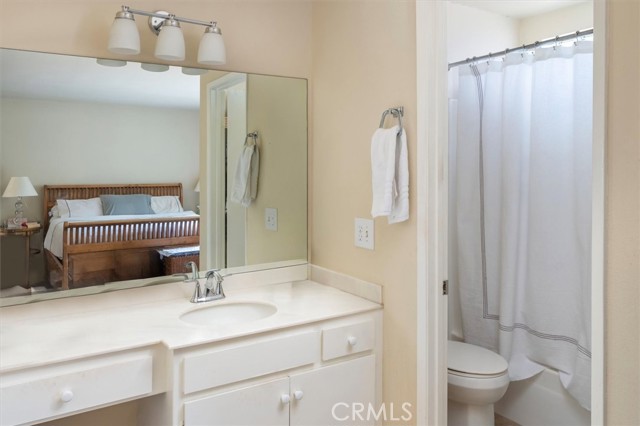 Detail Gallery Image 17 of 25 For 5461 Newcastle Ave #8,  Encino,  CA 91316 - 2 Beds | 2/1 Baths