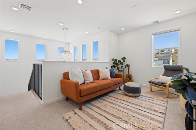 Detail Gallery Image 12 of 34 For 28528 Wildflower Terrace, Castaic,  CA 91384 - 3 Beds | 3 Baths