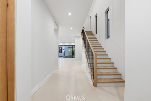 Detail Gallery Image 4 of 22 For 4617 Atoll Ave, Sherman Oaks,  CA 91423 - 5 Beds | 5 Baths