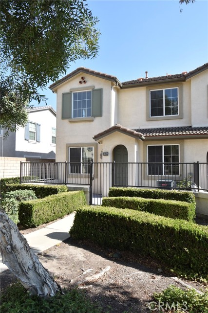1120 N Solano Privado, Ontario CA: https://media.crmls.org/medias/6da95766-7a80-4e5e-bece-c06ccfc9f5fb.jpg