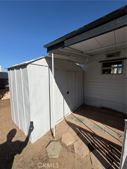 10701 G, Hesperia CA: https://media.crmls.org/medias/6da98553-9ba8-4f79-bee2-0d3fb22e5896.jpg