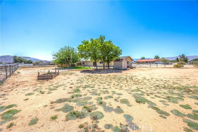 22818 Sitting Bull Road, Apple Valley CA: https://media.crmls.org/medias/6da99488-93ac-4b65-a852-440b2b787db3.jpg
