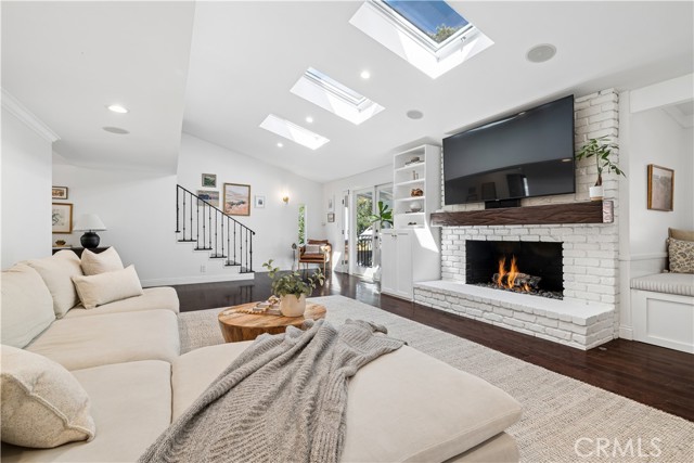 Detail Gallery Image 19 of 73 For 4590 Ensenada Dr, Woodland Hills,  CA 91364 - 3 Beds | 2/1 Baths